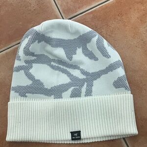 Arc'teryx White and Gray Beanie